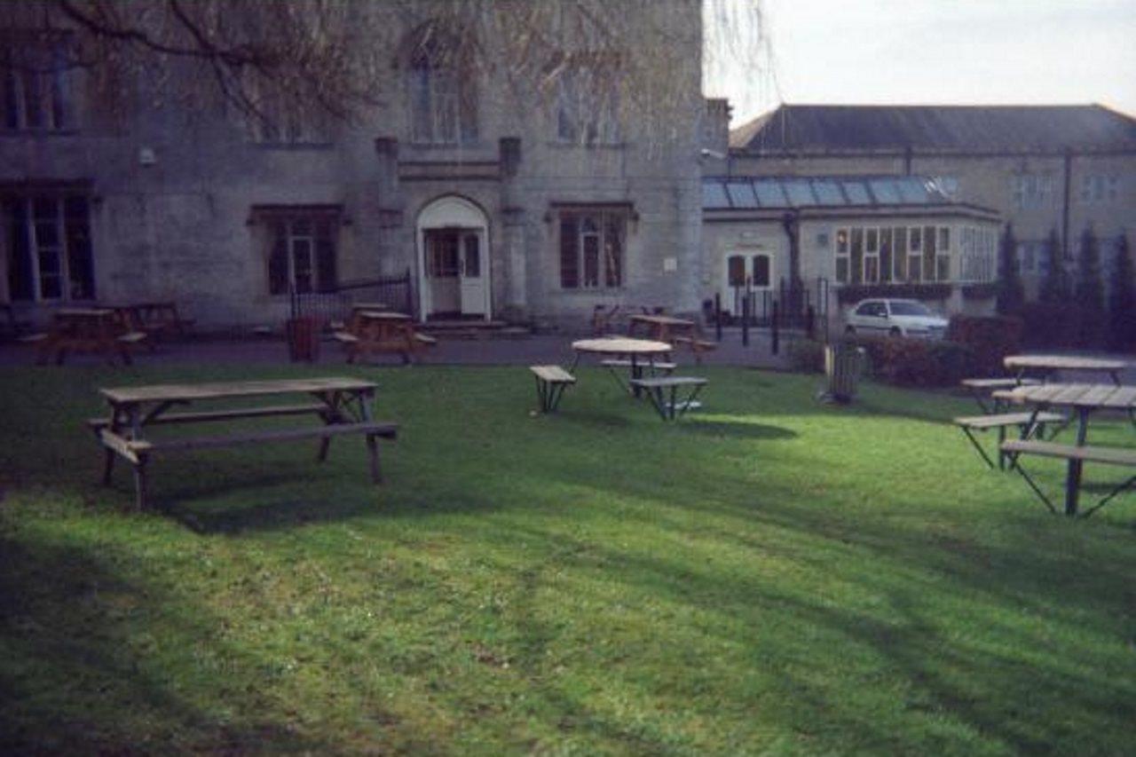 Premier Inn Stroud 斯特劳德 外观 照片