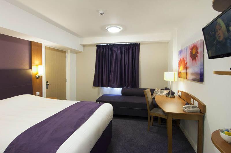 Premier Inn Stroud 斯特劳德 外观 照片